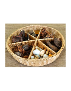 Cinco cestas de mimbre